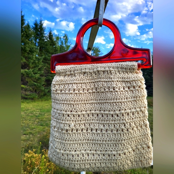 Vintage Handbags - "Crocheted Beauty" Vintage 1970s Bag